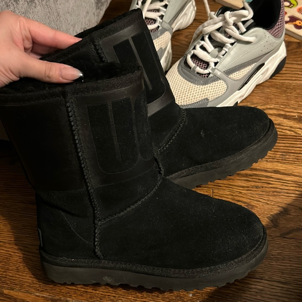 Black Short Uggs